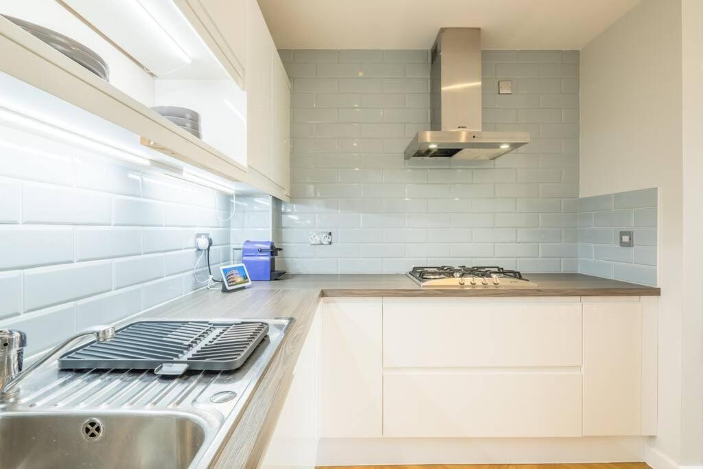 Executive 2Br Apartment Next To Station + Parking Cambridge Exterior foto