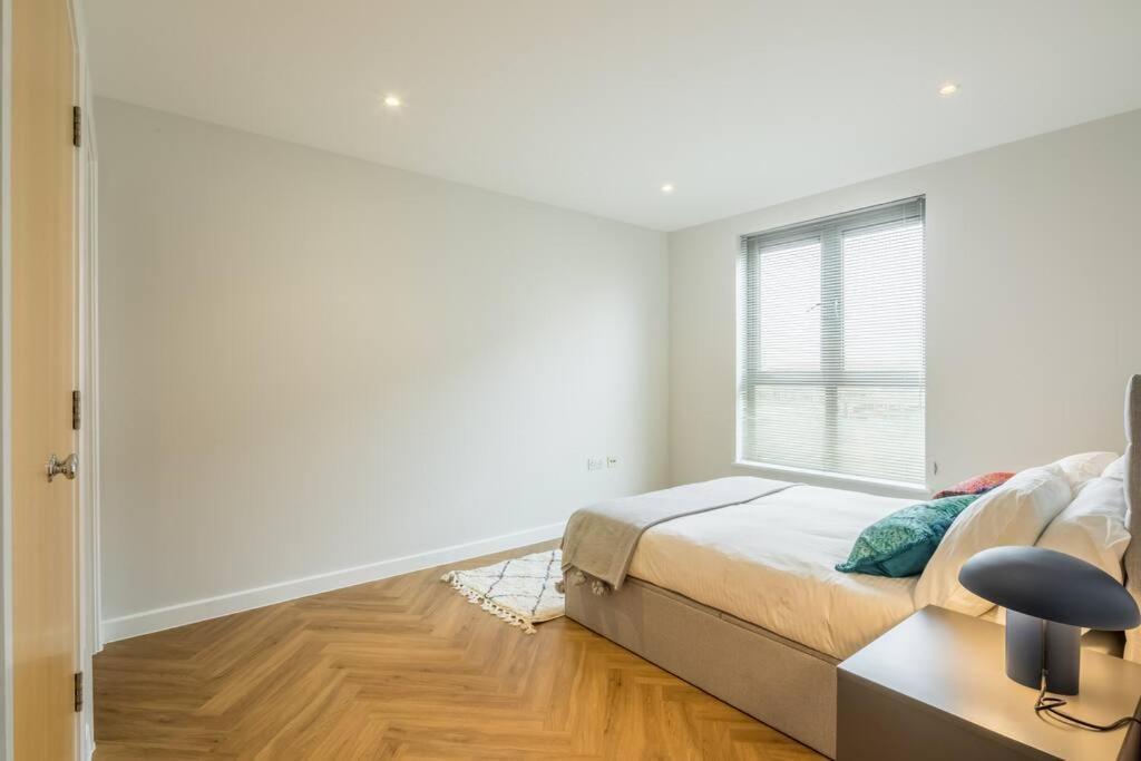 Executive 2Br Apartment Next To Station + Parking Cambridge Exterior foto