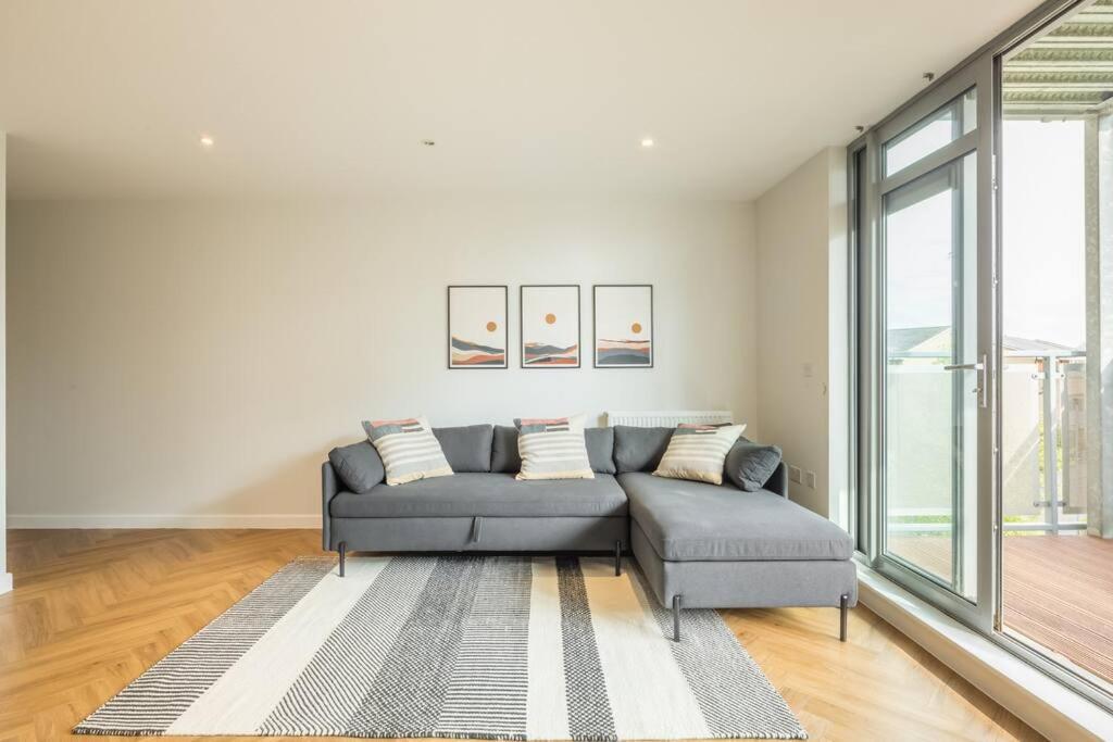 Executive 2Br Apartment Next To Station + Parking Cambridge Exterior foto