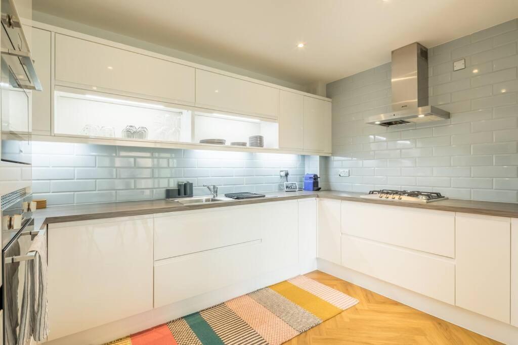 Executive 2Br Apartment Next To Station + Parking Cambridge Exterior foto
