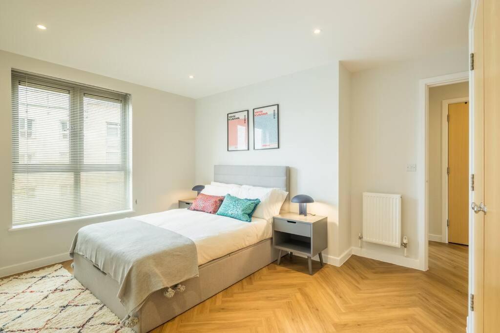 Executive 2Br Apartment Next To Station + Parking Cambridge Exterior foto